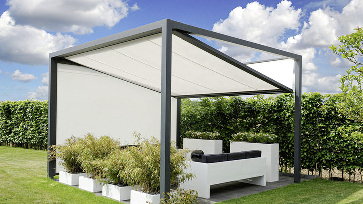 Mit seiner Standfestigkeit und den großflächigen, im eingefahrenen Zustand optimal geschützten Markisen stellt das Produkt eine praktische Alternative zu Sonnenschirmen und Pavillons dar.