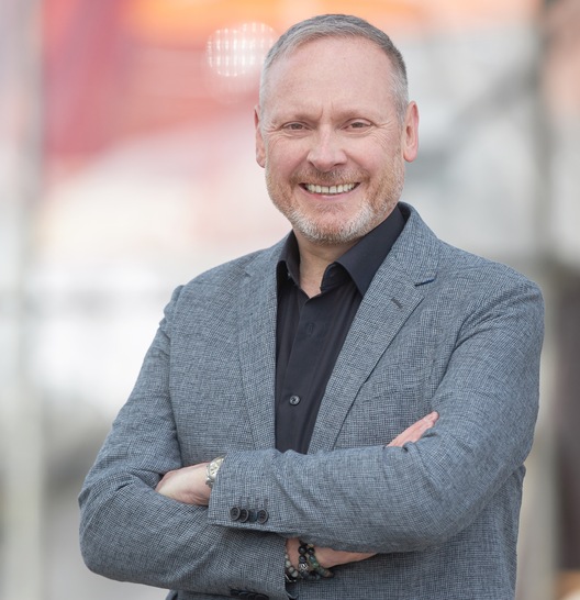 Thomas Issler, der Online-Marketing Experte für das Handwerk, hat den ersten Social Media Jahresplaner für das Handwerk entwickelt.