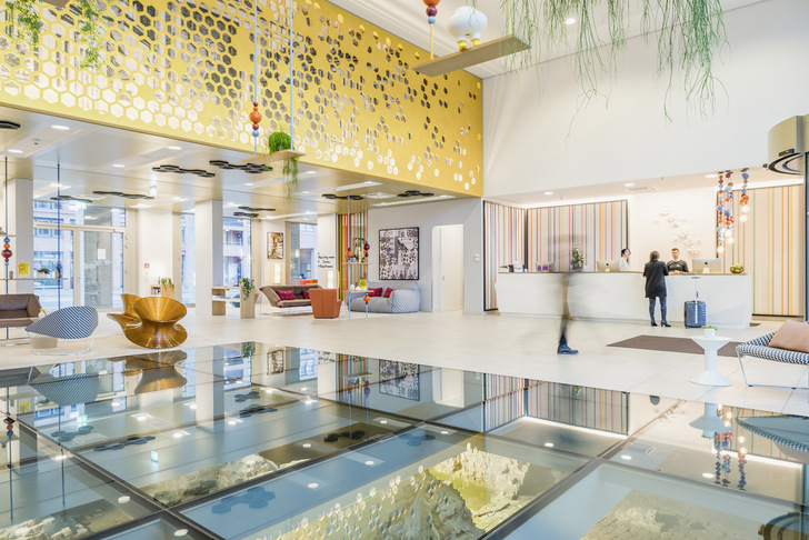 Unterhalb der Lobby des Hotel Capri in Berlin-Mitte befinden sich die archäologischen Reste des ersten Rathauses der mittelalterlichen Stadt Cölln. - © Foto: Jeld-wen
