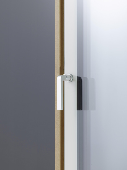  In der Cristal-Ausführung verschwindet der Flügelrahmen komplett hinter einer durchgehenden Glasoberfläche.