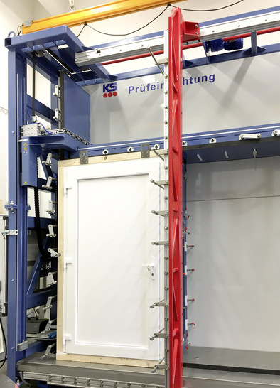 Das Angebot des Advance Business Supports für Türenhersteller umfasst jetzt auch Prüfungen und Dokumentationen zur Wind-, Luft- und Schlagregendichtigkeit sowie zur Einbruchhemmung der Klassen RC1N bis RC4.