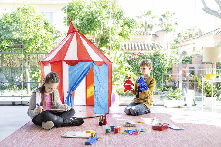 Langfinger lassen sich mit der richtigen Lumon-Verglasung einer Loggia, eines Balkons oder einer Terrasse und den angebotenen Schließsystemen wirksam ausbremsen.