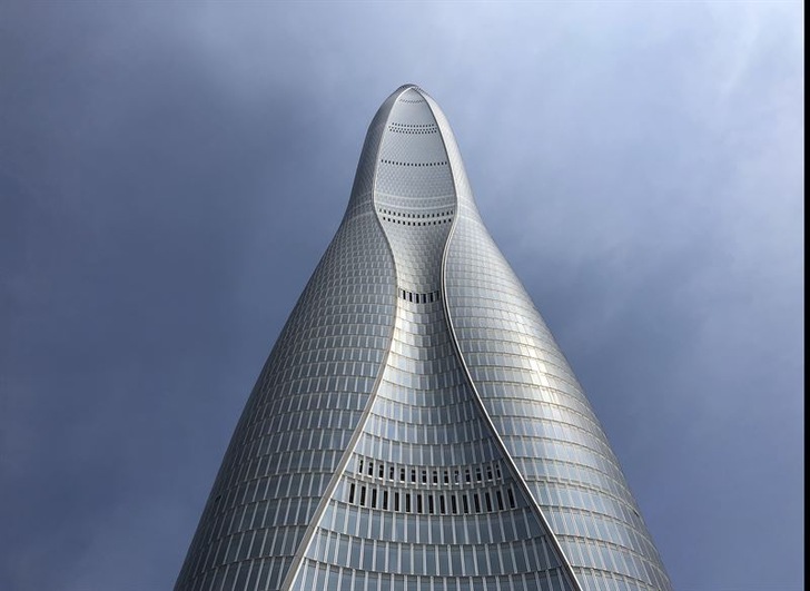 Der neue Glasturm zeichnet sich seine fließende Form und ein hocheffizientes Ganzglasdesign aus. - © Inho Rhee
