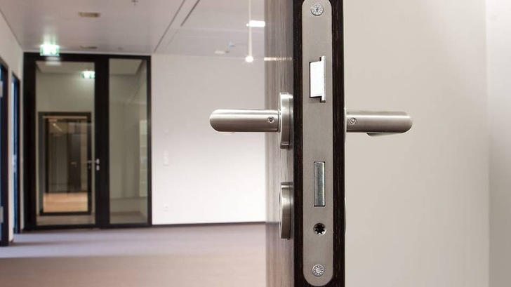 Die Beschlagkomponenten haben keinen Einfluss auf die Leistungseigenschaften der Tür, dshalb könnn sie getrennt geliefert werden, so der FVSB