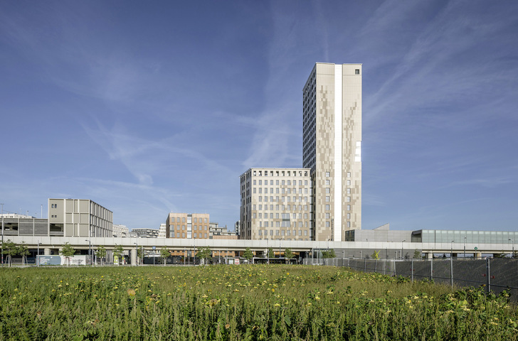 Das HoHo Wien ist eines der höchsten Holzhäuser der Welt und wurde mit LEED Gold und ÖGNB Gold für seine Nachhaltigkeit ausgezeichnet.