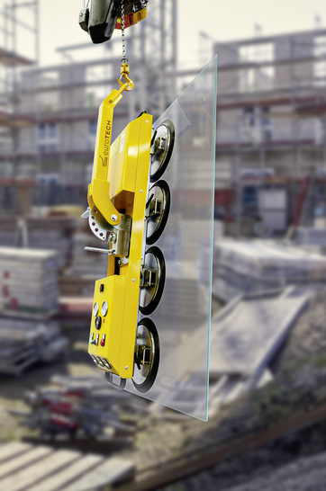 Das neue Gerät  eT-Hover-univac line verfügt über ein 2-Kreis-System und vier linear angeordnete Saugplatten für Lasten bis 360kg vertikal und bis 500kg horizontal.