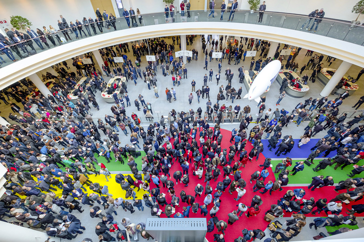 Bei der Veranstaltung 2018 gab es zum Messestart um 10.00 Uhr dichtes Gedränge an den Einlasskontrollstellen. Viele Besucher waren von einem Messestart um 9 Uhr ausgegangen. - © Foto: NuernbergMesse / Thomas Geiger
