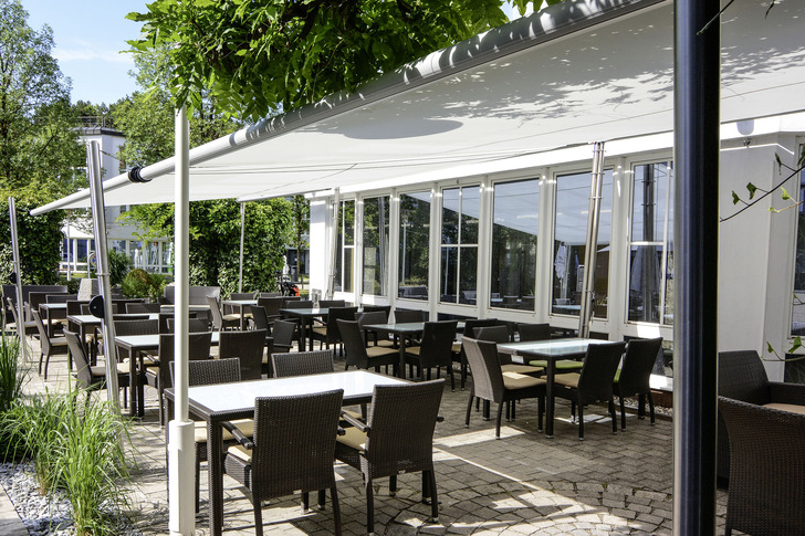 Mit der einfachen Konstruktion können Terrassen großflächig überdacht werden.