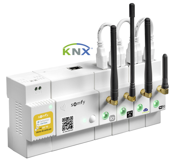 Der Smart-Home-Gateway namens TaHoma DIN Rail läuft mit Erweiterungsmodulen und ist für die Montage im Verteilerschrank vorgesehen.