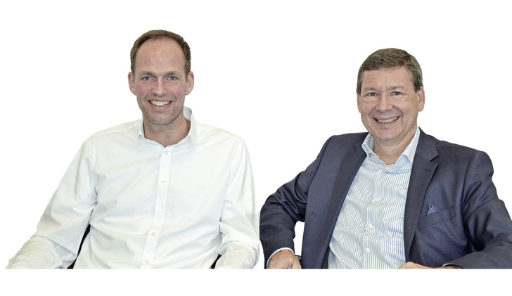 Peter Laubenstein (r.) ist neuer Geschäftsführer bei der Deceuninck Germany GmbH. Jörn Schütte steht den Kunden aus dem Fensterbereich als Geschäftsführer Vertrieb und Marketing weiterhin als erster Ansprechpartner zur Verfügung. - © Foto: Daniel Mund / GLASWELT
