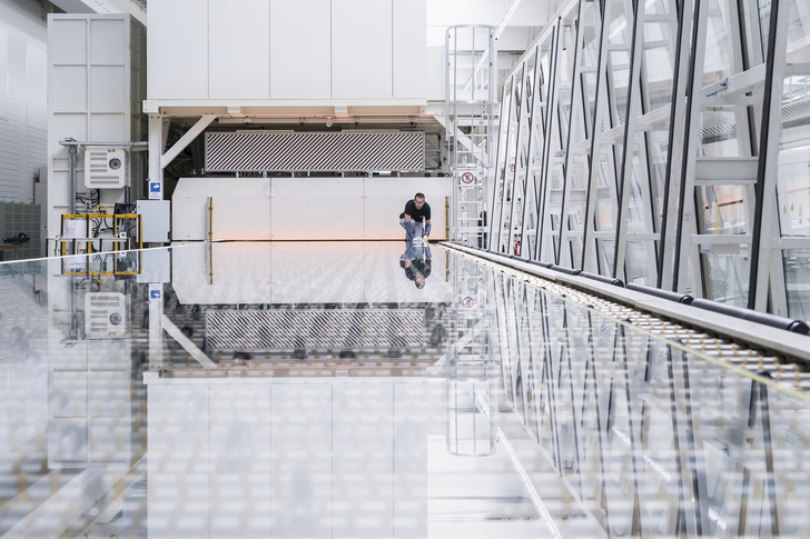 Mit 72m2 Glasgröße im Maximalformat von 3,60 x 20m setzt Glasanbieter sedak neue Maßstäbe für XXL-Gläser.