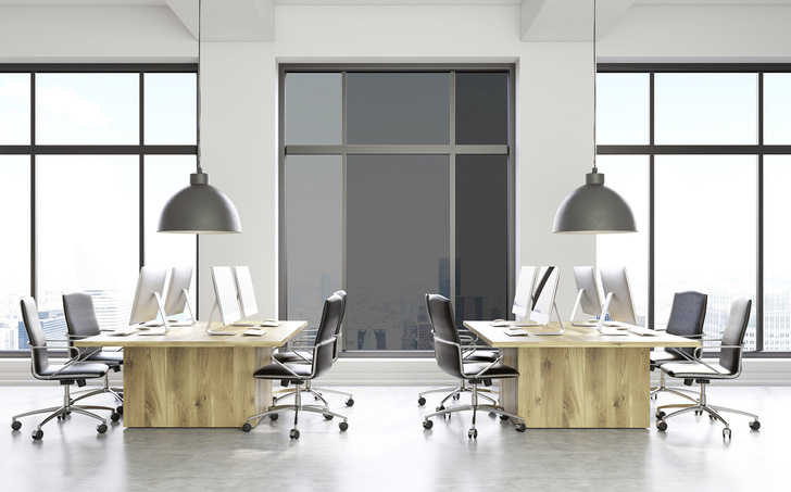 Der Testzeitraum umfasste drei aufeinanderfolgende Nachmittage, wobei die Testfassaden nach Westen ausgerichtet waren. Die Gläser hier im Bild in der Mitte sind in den Sonnenschutz-Modus geschaltet.