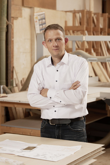 Der Sachverständige und Tischlermeister Marc Schütt