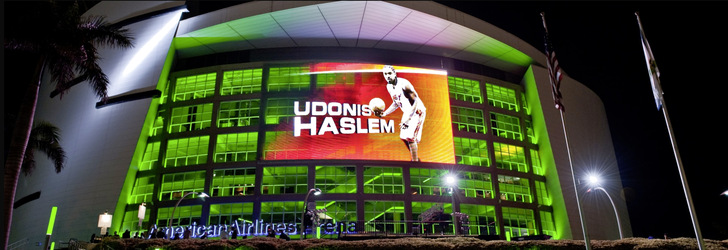 ﻿Eine genaue Anpassung an die Architektur und den geplanten Content ermöglicht eine dynamische Medienpräsentation bei der American Airlines Arena in Miami. - © Foto: GKD
