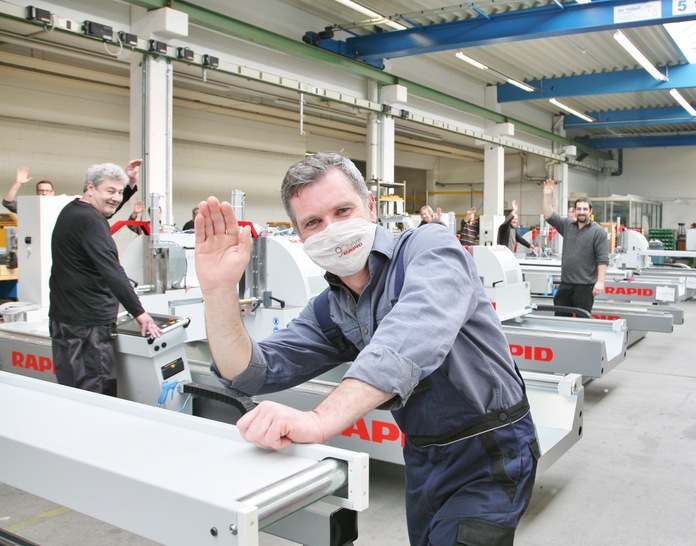 Freude am 90. Firmenjubiläum trotz Corona-Präventionsmaßnahmen.