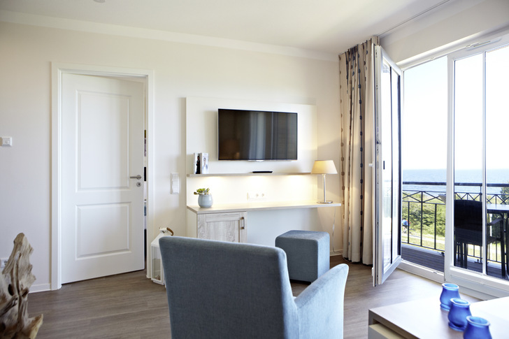 Die Räume und Appartements des Upstalsboom Aparthotels Waterkant in Börgerende-Rethwisch an der Ostsee ist stilvoll mit Türen von Prüm ausgestattet.