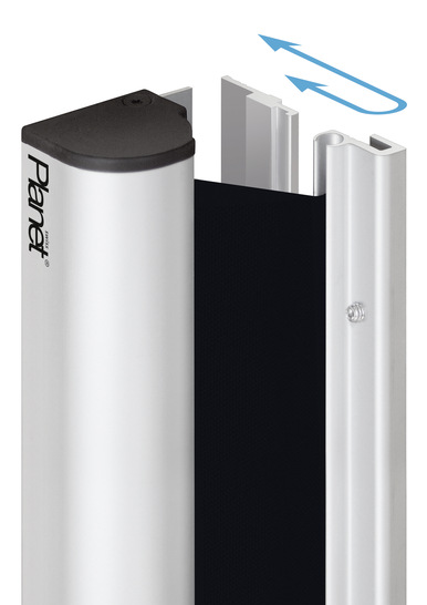 Aufgrund des speziellen Ein- und Aushängesystems für das Rollo braucht es für die Installation nur ein Mann.