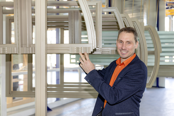 Geschäftsführer Andy Mrowiec setzt auf die Oberflächentechnologie Sikkens Wood Coatings von Akzo Nobel. - © Foto: Akzo Nobel Hilden GmbH
