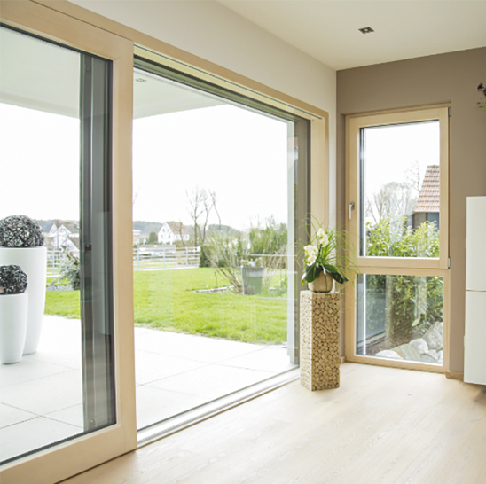 HS-Türen sind In Holzstärken 67 und 78 mm in Fichte oder Kiefer, Holz oder Holz-Alu und in den Schemen A, K oder C möglich.