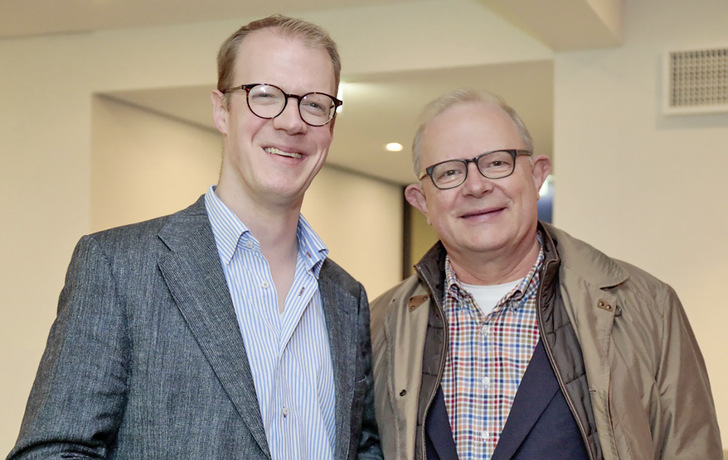 Erwin Fidelis Reisch (65) hat nach fast vier Jahrzehnten als Verleger den Staffelstab an seinen Sohn Robert Reisch (37) weitergereicht.