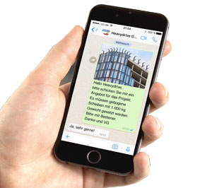 Information direkt auf die Baustelle bietet jetzt der neue WhatsApp-Service von Heavydrive. - © Heavydrive
