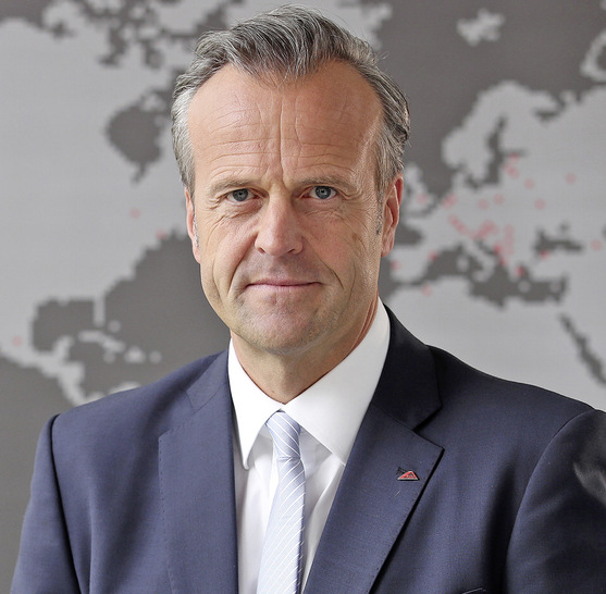 Der Vorsitzende der Roto-Geschäftsführung Marcus Sander schildert, wie der Beschlagspezialist die aktuelle Entwicklung einstuft.