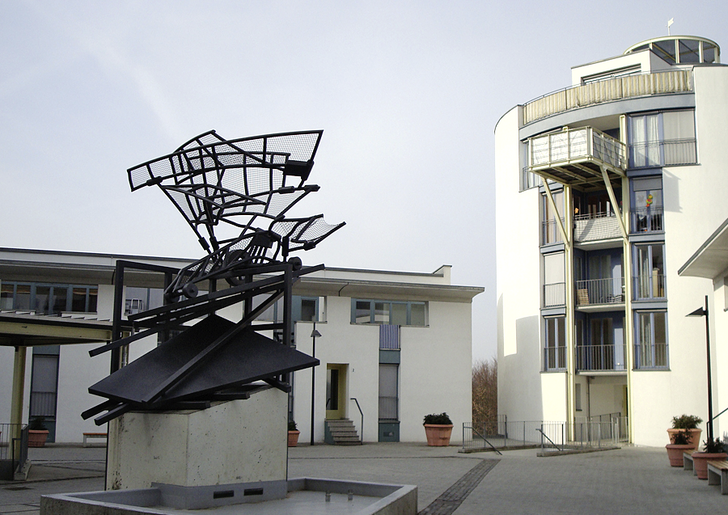 Am Eichbergplatz in Ulm wurden 500 Fenster durch PVC-Fenster ersetzt. - © Foto: HGP Eberle
