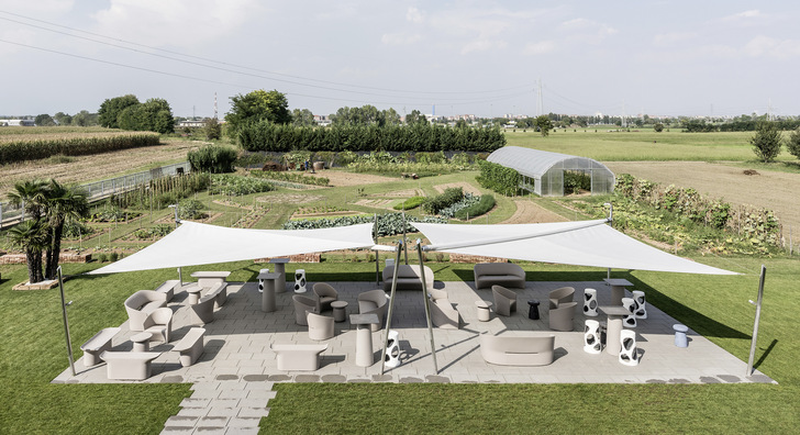 113 Standardkonfigurationen sind z. B. bei dem Modell Maestrale rechteckig, quadratisch oder diamantförmig mit 4 Pfosten in Edelstahl möglich.