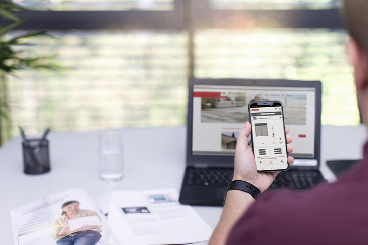 Der Startbildschirm lässt sich einfach personalisieren, so dass er die Favoriten des Nutzers und beispielsweise die aktuellen Informationen der WMS Wetterstation abbildet.