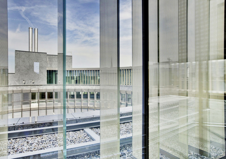 Gläserne Lamellen garantieren optimalen Sonnenschutz.