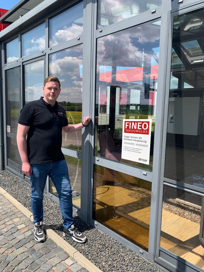 Ein Testfenster wurde in den TMP-Wintergarten eingebaut. Sebastian Koch wird jetzt beobachten, wie es dort seinen Zweck erfüllt. - © TMP
