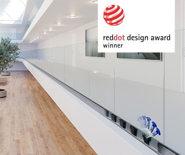Das Q-disc Brüstungssystem von Q-railing wurde jetzt mit dem Red Dot Design Award 2020 ausgezeichnet. - © Q-railing
