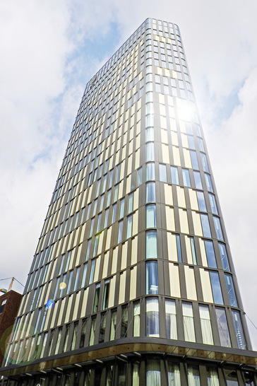 Das QO in Amsterdam mit seiner Hueck-Fassade wurde als erstes europäisches Hotel mit höchst möglichen „LEED Platin“ Zertifikat ausgezeichnet.