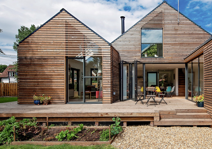 Sicherheit nicht vergessen: Einbrech﻿er kommen oft über Terrassen- und Balkontüren. Sicherheitsglas sowie Mehrkammer-Profile bieten hier Schutz.