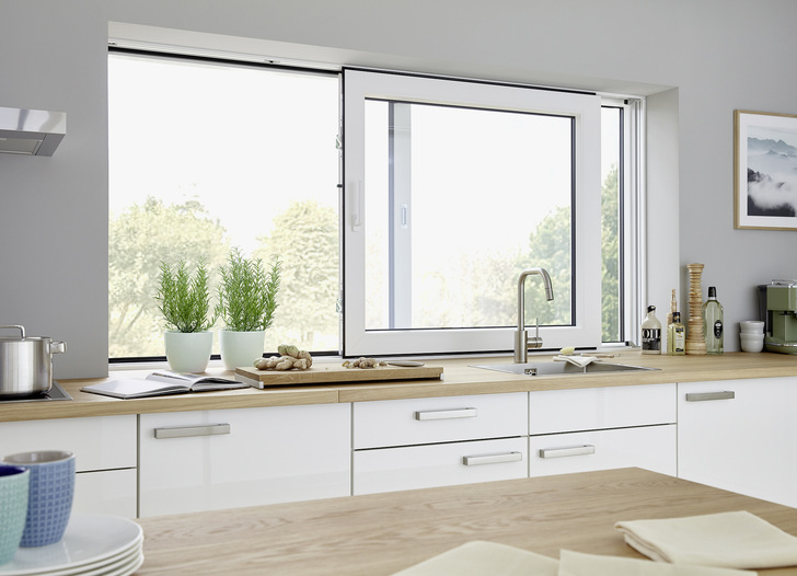 Der Schiebebeschlag Eco Slide überzeugt durch eine einfache Bedienung, hohe Dichtigkeit und die perfekte Nutzung von Raum. 