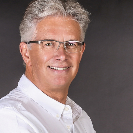 Ernst Schneider zieht sich aus der Geschäftsführung der Sunflex Aluminiumsysteme GmbH zurück.