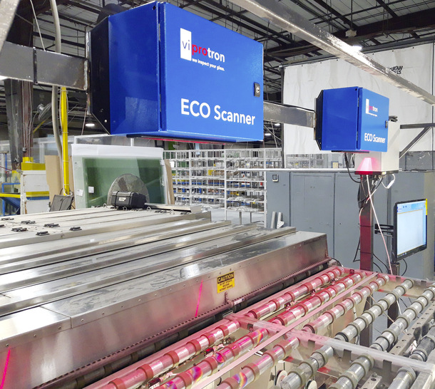 Dieser horizontale ECO Scanner prüft die Scheiben hinter einer GED Waschmaschine.