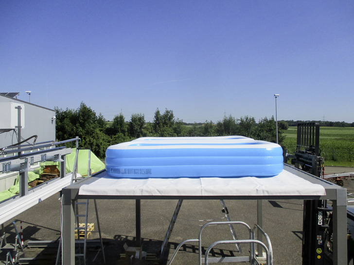 Wenn man keinen Schnee hat, nimmt man Wasser. Die erforderliche Prüfung konnte so genau über den Füllstand der Wasserbecken definiert werden.