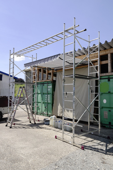 Der Versuchsaufbau bei einem Markisentest ist geübte Praxis und mit den Vorgaben der DIN EN 13561 bzw. der DIN EN 1932 auch einfach einzuhalten. Einzige Bedingung: Absolute Windstille, um ein einwandfreies Testergebnis zu erfahren.