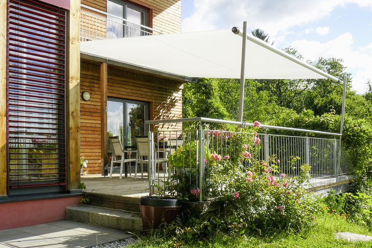 Das Sortiment umfasst neun mit Bedacht ausgewählte Tuchfarben und drei verschiedene RAL-Farben die für das Edelstahl- und Aluminiumzubehör als Standard gewählt werden können.