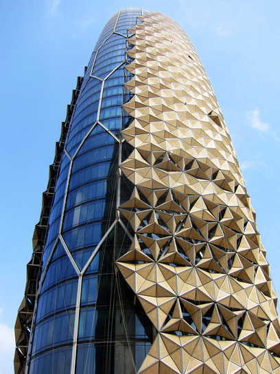 Das adaptive Fassadenkonzept der „Al Bahr Towers“ der Abu Dhabi Investment Bank sorgt für 40 % geringere CO2-Emissionen.