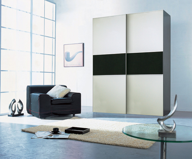 Mit Ocean präsentiert OPK ein laufruhiges, beidseitig gedämpftes Schiebetür System für bis zu 1500 × 2800 mm große Schranktüren.