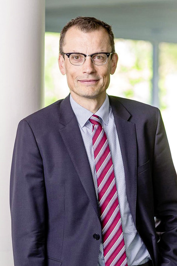 Geschäftsführer Ralf Kern hat als Sprecher der Geschäftsführung die Leitung des Unternehmens und ist schwerpunktmäßig für die Produktstrategie und -technologie der Gesellschaft verantwortlich.