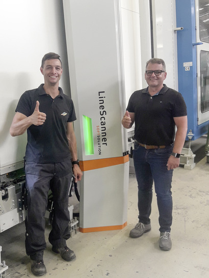 Softsolution Techniker Markus Oberklammer (l.) und Lothar Schleiner, Betriebsleiter von Gethke Glas Gronau.