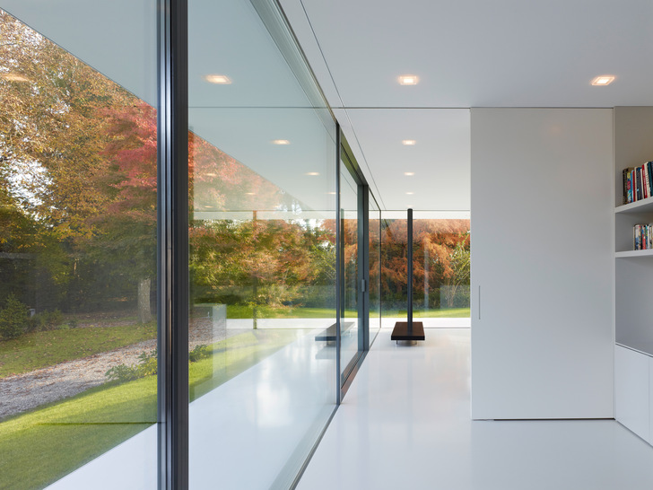 Mit dem Smart Window zeigt air-lux ein Stück Zukunft: ein intelligentes, interaktives Fenster, das via Sprachsteuerung bedient wird und mit dem pneumatischen Dichtungssystem ausgestattet ist.