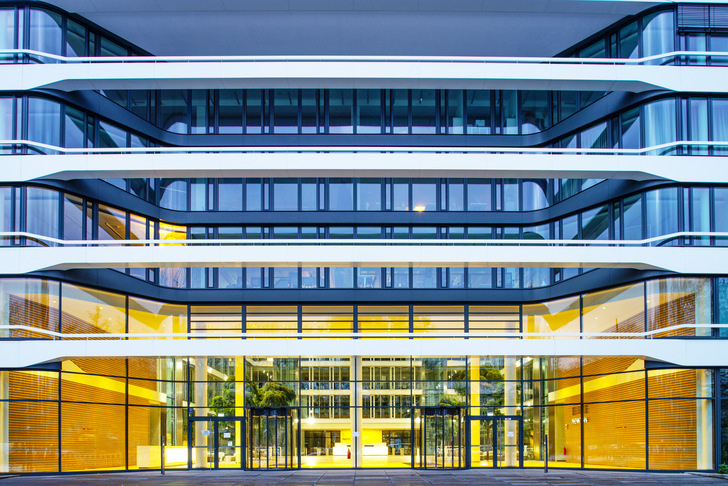 Das Newton in München gilt als innovatives Beispiel für nachhaltiges und zukunftsgerechtes Bauen und wurde  mit dem Platin-Zertifikat der DGNB ausgezeichnet. - © Foto: H.B. Fuller | Kömmerling, Martin Lässig
