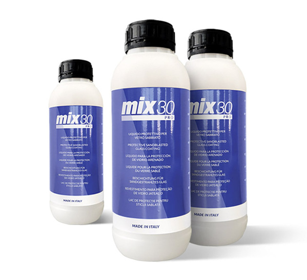 Die neue Schutzbeschichtung für sandgestrahltes Glas Mix 30 Pro von Fratelli Pezza lässt sich leicht verarbeiten, hat verkürzte Trockungszeiten sowie eine verbesserte Leistung.