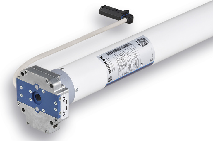 Flexible Montage dank C-Plug: Der Rollladen- und Sonnenschutzantrieb M05 mit Winkelstecker.