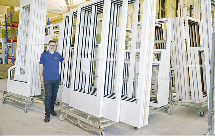 Daniel Egli legt Wert auf authentische „Swissness“: Fenster und Schiebetüren aus bzw. mit Schweizer Holz werden vollumfänglich hierzulande gefertigt und verdienen deshalb das Label „Swiss Made“ ohne Einschränkung.