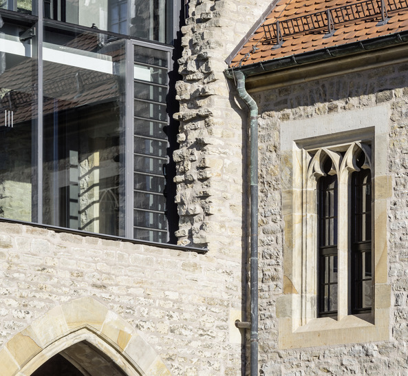 Weltweit wurden Gebäude mit Lamellenfenster von EuroLam gebaut bzw. ausgerüstet, auch Projekte an denkmalgeschützten Gebäuden, wie zum Beispiel das Augustinerkloster in Erfurt, konnten realisiert werden. - © Foto: Eurolam
